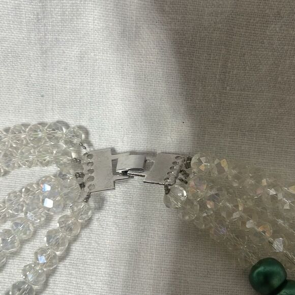 Elegant Green and Crystal Beaded Necklace - Picture 9 of 9